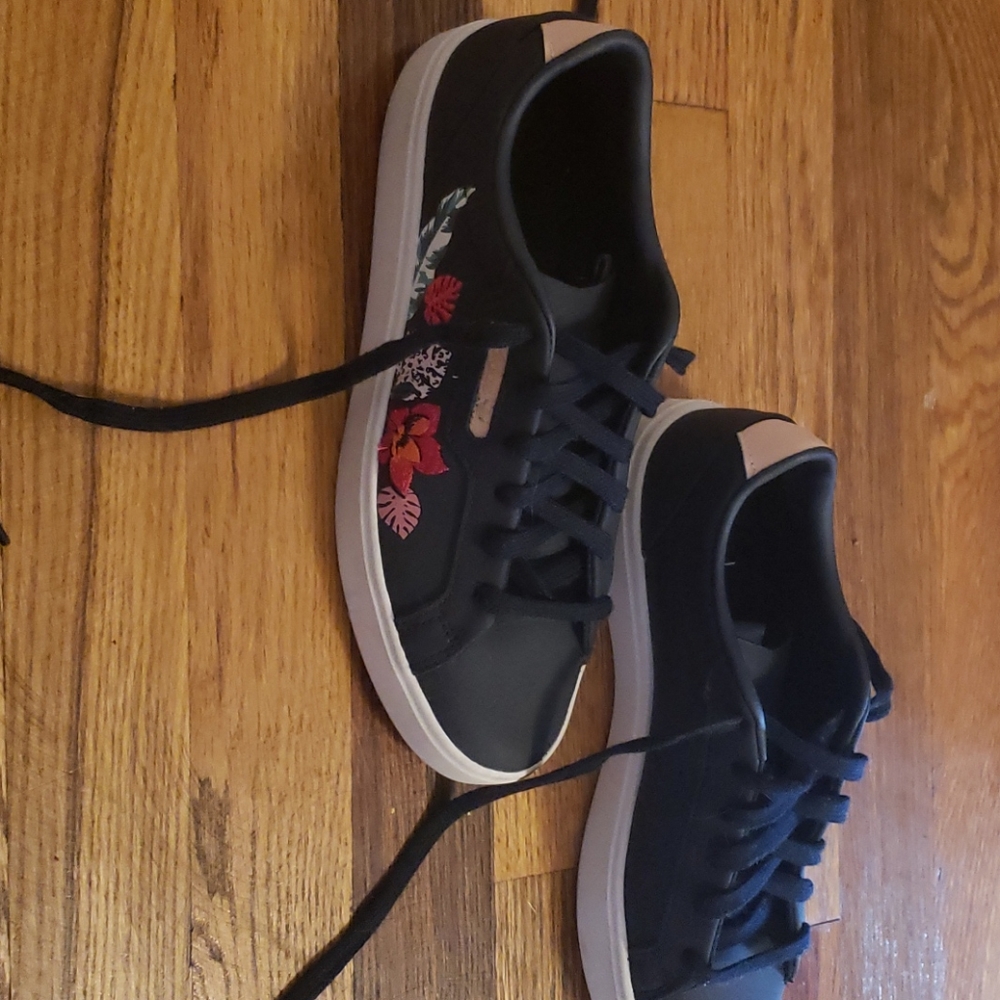 Adidas Sneakers - Picture 2 of 5